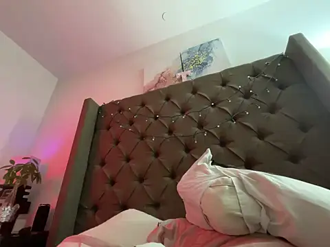 XXXLollipopsJuicy online show from April 29, 5:10 am