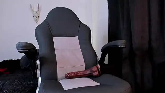 Snapshot of Aliz01 chatting on October 9, 2:05 am Aliz01 online show from October 9, 2:05 am