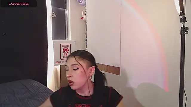 Snapshot of Zowi_Hottiee chatting on October 21, 8:24 pm Zowi Hottiee online show from October 21, 8:24 pm