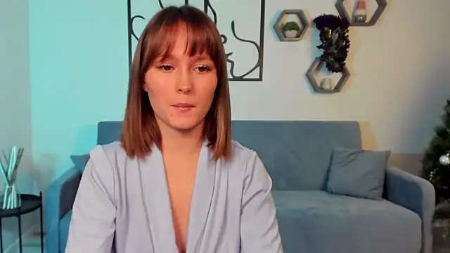 BritnieCute online show from January 18, 6:32 am