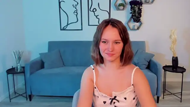 BritnieCute online show from December 3, 5:54 am