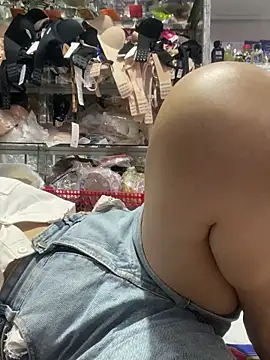 Snapshot of Cesywet chatting on October 1, 6:51 am Cesywet online show from October 1, 6:51 am