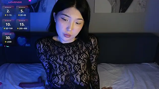 Snapshot of emili_blanc chatting on September 19, 2:32 am emili blanc online show from September 19, 2:32 am