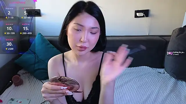 Snapshot of emili_blanc chatting on October 15, 3:20 am emili blanc online show from October 15, 3:20 am