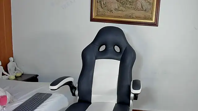 Wendy Marchall online show from April 12, 7:16 pm