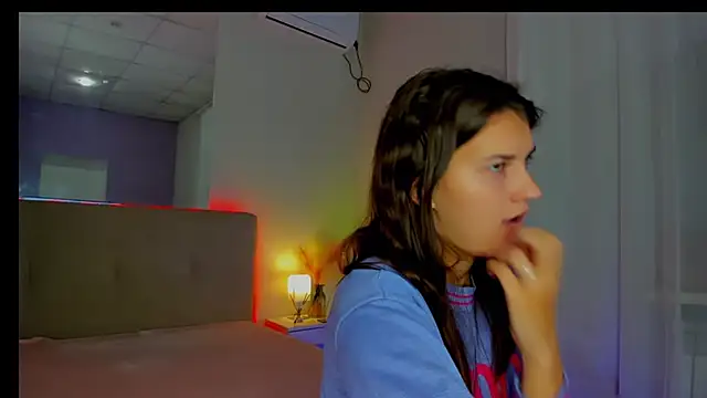 Laura Leee online show from October 10, 5:34 am