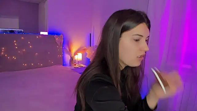 Laura Leee online show from April 5, 5:17 am