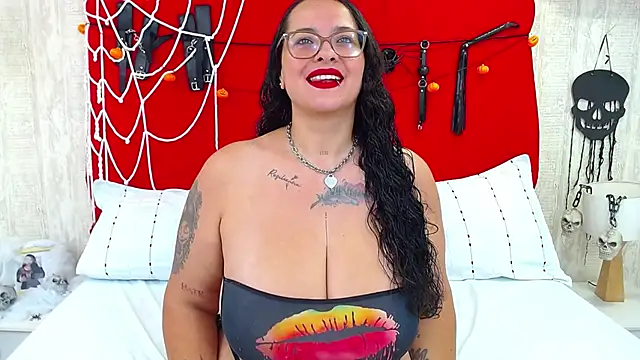 Snapshot of KarllaWalker chatting on October 16, 1:58 pm KarllaWalker online show from October 16, 1:58 pm