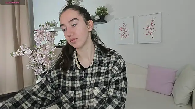 Belle Via online show from April 14, 2:39 pm