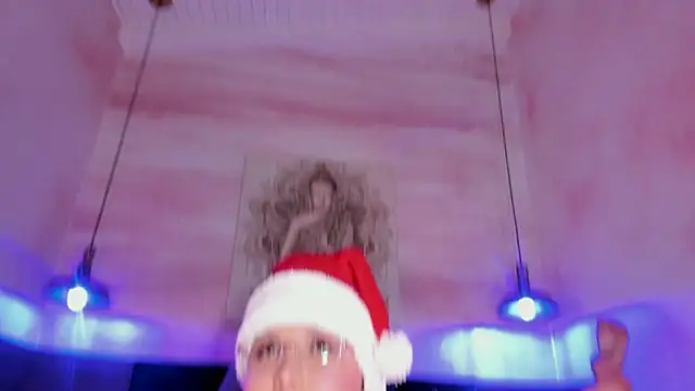 LottiCarter online show from December 3, 8:00 pm