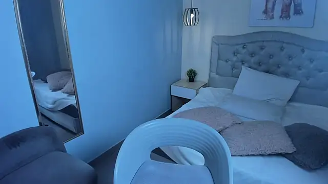 escarleth   online show from October 24, 1:51 pm