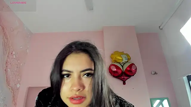 soyzarahtorres online show from December 16, 9:31 pm