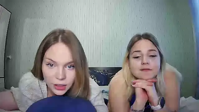 Snapshot of ChrisGirls chatting on October 3, 12:10 pm ChrisGirls online show from October 3, 12:10 pm