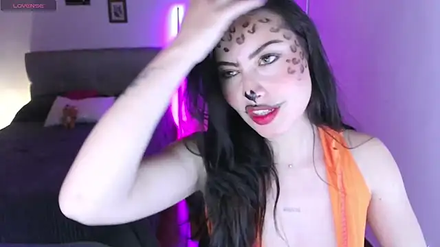 Snapshot of Emilyswan04 chatting on October 15, 12:24 am Emilyswan04 online show from October 15, 12:24 am