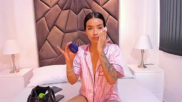 Laura fernandezII online show from February 26, 2:16 pm