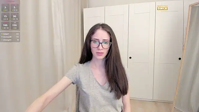 Snapshot of snowiie chatting on October 4, 4:00 pm snowiie online show from October 4, 4:00 pm