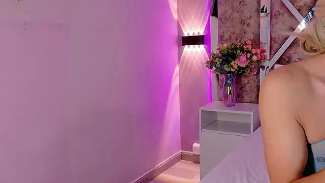 MaxiRogers online show from January 9, 10:30 am