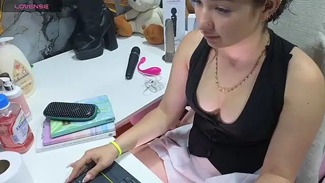 lilimini032 online show from November 8, 7:41 pm