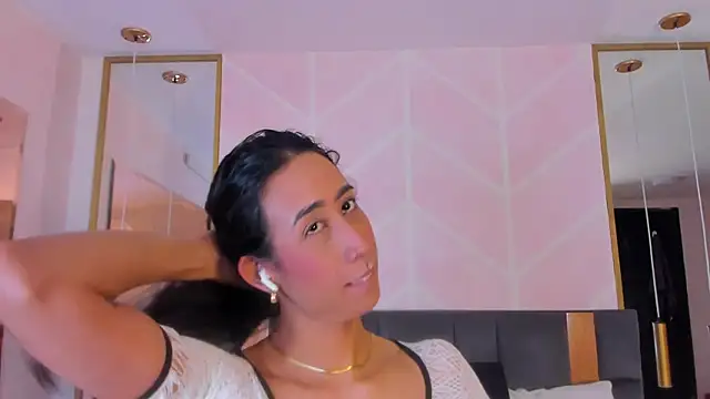 GabyPetit online show from November 10, 8:15 pm