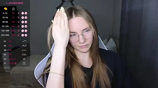 littlevildevil online show from February 3, 10:53 am