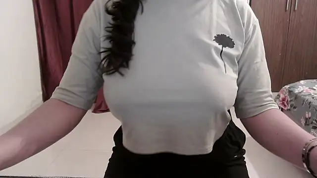 ANANYA-TIWARI online show from September 30, 5:18 pm