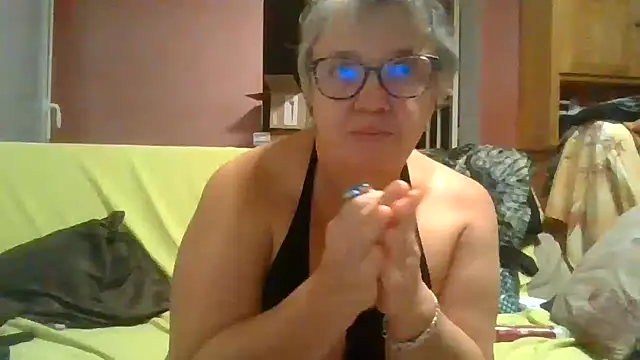 Vandeae44 online show from November 9, 9:11 pm