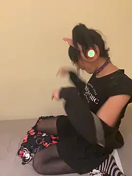 egirl711 online show from December 22, 11:30 pm