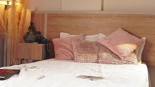 AliceShazaham  online show from February 8, 8:18 am