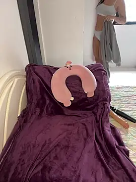 -Naomyy- online show from April 6, 4:41 pm