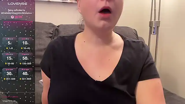 NaughtyWifeUK online show from November 16, 1:51 am