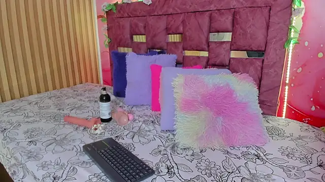 Daisy  rose online show from March 27, 3:08 am