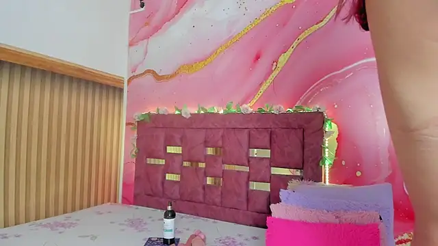 Daisy  rose online show from April 7, 2:46 am