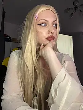 LolaBrattySweetie online show from October 8, 7:07 pm