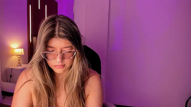 SEXMILLA  online show from December 18, 5:50 pm