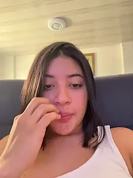 RileySkye online show from May 8, 6:21 pm