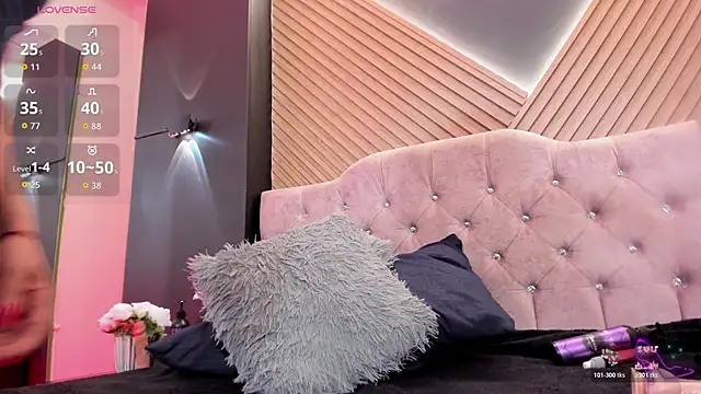 FelinaJohnson online show from April 15, 8:20 pm