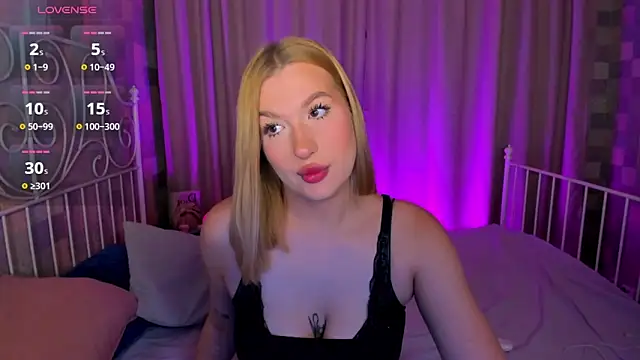 Emma  Leee online show from November 7, 12:49 am