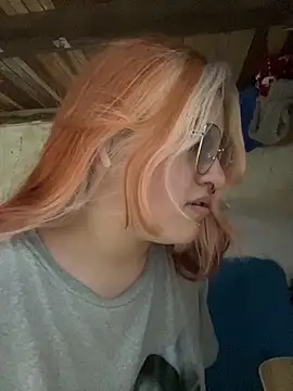 SophiaWeestt99 online show from October 6, 3:56 am