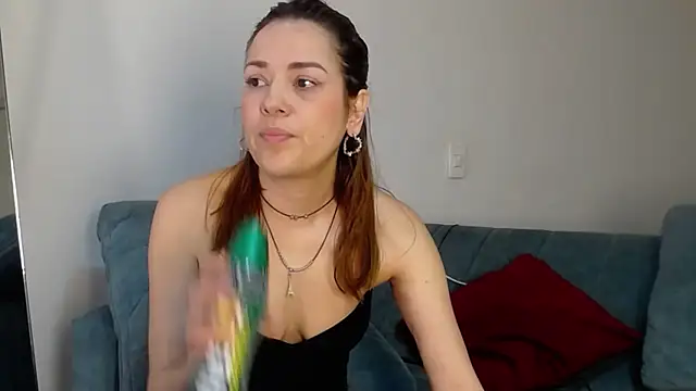 camilawm19 online show from November 13, 5:06 am