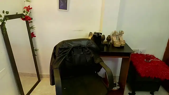Snapshot of sapphire_lilac chatting on October 10, 4:17 am sapphire lilac online show from October 10, 4:17 am
