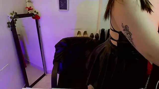 Snapshot of sapphire_lilac chatting on October 14, 3:53 am sapphire lilac online show from October 14, 3:53 am