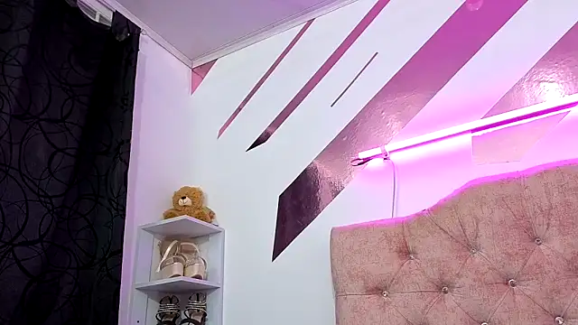 Kitten Hot  online show from November 7, 1:44 am