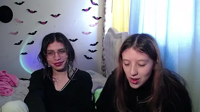 Snapshot of BRIAR_AND_BLAIR chatting on October 7, 3:05 pm BRIAR AND BLAIR online show from October 7, 3:05 pm