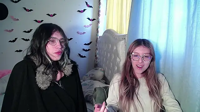 Snapshot of BRIAR_AND_BLAIR chatting on September 15, 8:16 pm BRIAR AND BLAIR online show from September 15, 8:16 pm