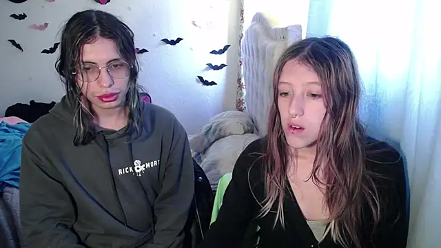 Snapshot of BRIAR_AND_BLAIR chatting on October 16, 6:54 pm BRIAR AND BLAIR online show from October 16, 6:54 pm