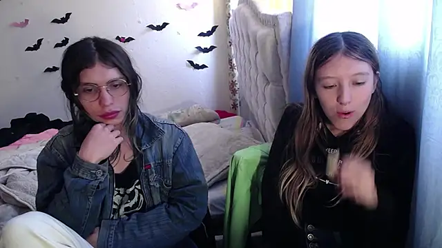 Snapshot of BRIAR_AND_BLAIR chatting on October 10, 4:23 pm BRIAR AND BLAIR online show from October 10, 4:23 pm