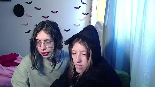 Snapshot of BRIAR_AND_BLAIR chatting on October 2, 2:44 pm BRIAR AND BLAIR online show from October 2, 2:44 pm