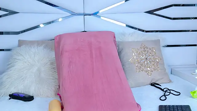 ElizabetthKitty online show from December 16, 12:33 pm