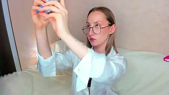 MelodyOfLovee online show from February 6, 12:47 am