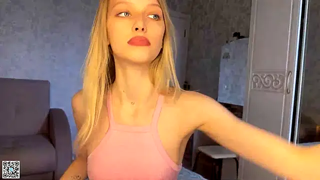 Snapshot of Evvie_Summn1 chatting on October 31, 6:04 am Evvie Summn1 online show from October 31, 6:04 am